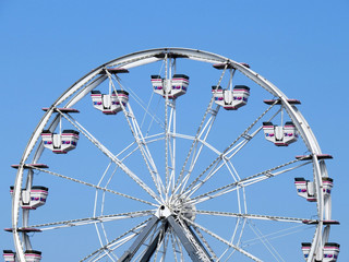 Ferris wheel on sunny day