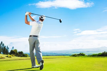 Poster Im Rahmen Man Playing Golf © EpicStockMedia