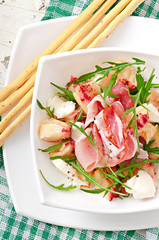 Salad with peach, mozzarella cheese and ham
