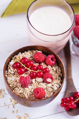 Oat flakes with berries
