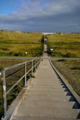 Treppe über Deich ans Meer