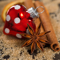 Anisstern und Zimtstangen