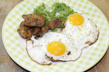 foie de volaille et oeufs