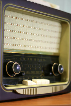 Ein altes R&ouml;hrenradio