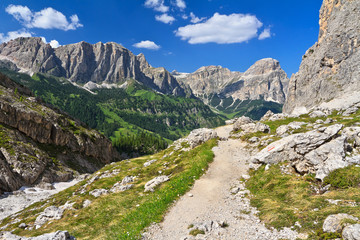 Fototapeta na wymiar Dolomiti - footpath in Val Badia