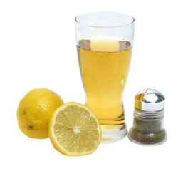 Apfelsaft mit Zitrone und Pfeffer