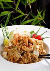 Pad Thai Goong Sod, thin rice noodles fried with tofu and shrimp