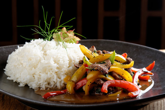 Beef stir-fry with vegetable and rice