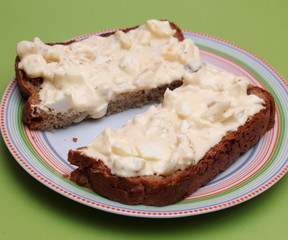 Brot mit Eiersalat