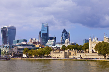 Obraz premium View of Tower of London and City of London skyscrapers