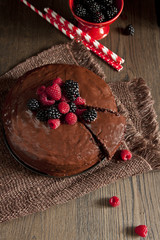 Dark chocolate cake with blackberries