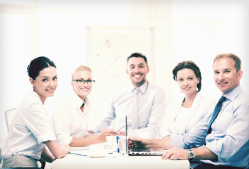 Fototapeta premium business team having meeting in office