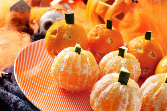 mandarines ornamented as Halloween pumpkins