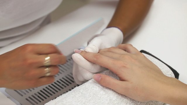 Finger nail treatment, sanding fingernails in beauty salon