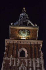Tour de l'hôtel de ville sur la grand place de Cracovie Pologne