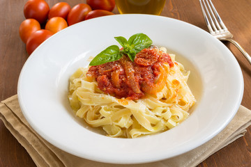 Tagliatelle al sugo, cucina italiana