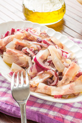 Insalata di nervetti con cipolle rosse