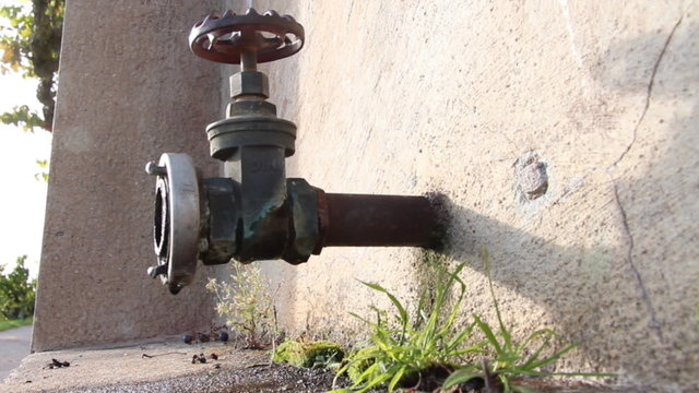 Tropfender Wasserhahn