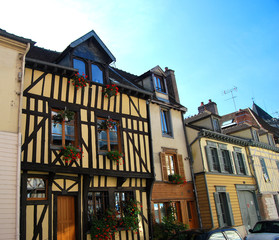 Fototapeta premium Maisons urbaines à colombages Troyes en Champagne
