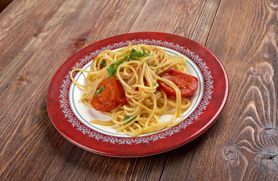 Spaghetti Piccanti al Pomodoro Fresco