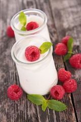 yogurt and raspberries