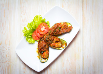 Fried mussels in tomatoes sauce