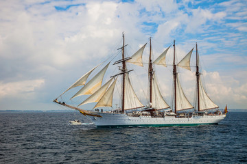 Obraz na płótnie Canvas Ship Juan Sebastian de Elcano