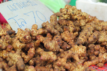 pile of jerusalem artichoke (sunchoke)