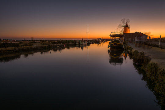 mulino al tramonto, saline Marsala