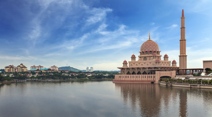 Fototapeta na wymiar Putra Mosque at Putrajaya, Malaysia