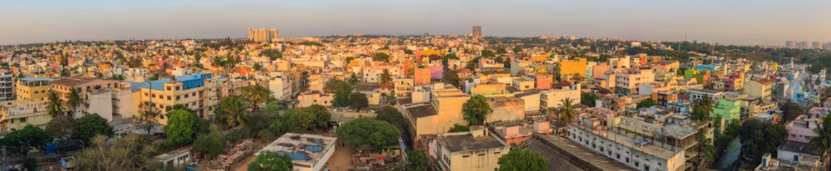 Foto op Plexiglas Panorama van de skyline van de stad Bangalore, India © Noppasinw