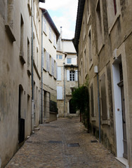 Fototapeta na wymiar Narrow street in historic Avignon