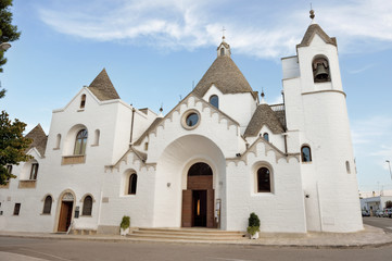 Fototapeta na wymiar Chiesa a trullo ad Alberobello, Puglia