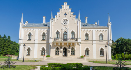 Fototapeta premium Ruginoasa neogothic palace front facade