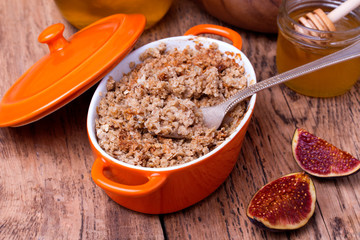 apple and figs crumble on wooden background