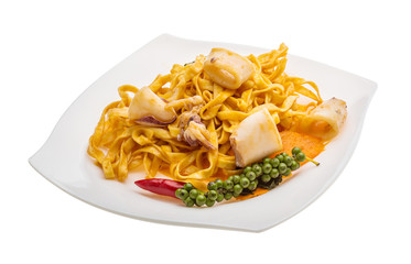 Fried noodles with calamari