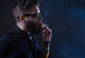 Obraz na płótnie Canvas hipster smoker