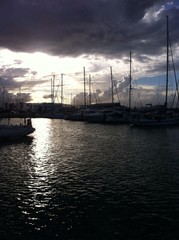 Fototapeta na wymiar Hafen im Sonnenuntergang