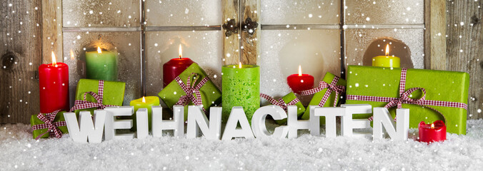 Dekoration weihnachtlich in Grün, Rot, Weiß mit Text