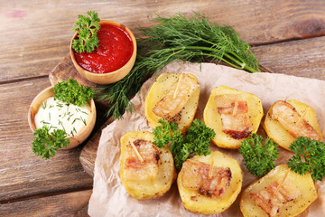 Baked potato with bacon