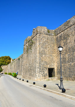 Ioannina Averof street and castle