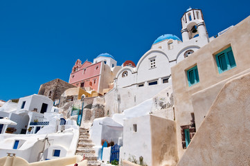 Naklejka premium Cityscape of Oia with cave houses. Thera (Santorini), Greece.