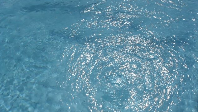 Wasser im Swimmingpool  im Urlaub