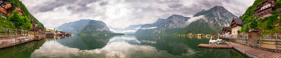 Fototapeta na wymiar Panorama of Hallstatter lake in Alps mountains, Austria