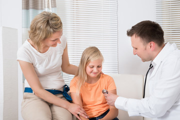 Obraz premium Doctor Child Patient And Mother