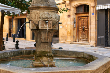 Ancient fountain in Provence - 70983903