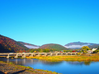 Fototapeta premium 渡月橋 秋の朝