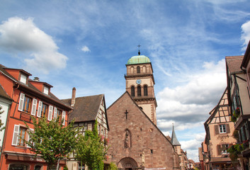 Obraz premium Eglise sainte Croix, Kaysersberg, Alsace, Haut Rhin