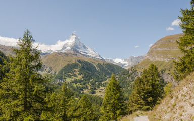 Fototapeta premium Zermatt, Bergdorf, Schweizer Alpen, Findeln, Weiler, Sommer