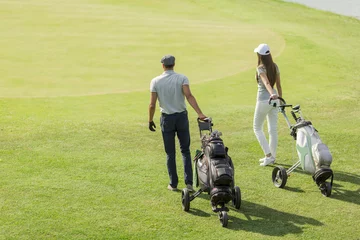 Cercles muraux Golf Young couple playing golf